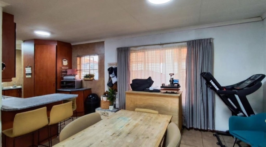 3 Bedroom Property for Sale in Glen Marais Gauteng