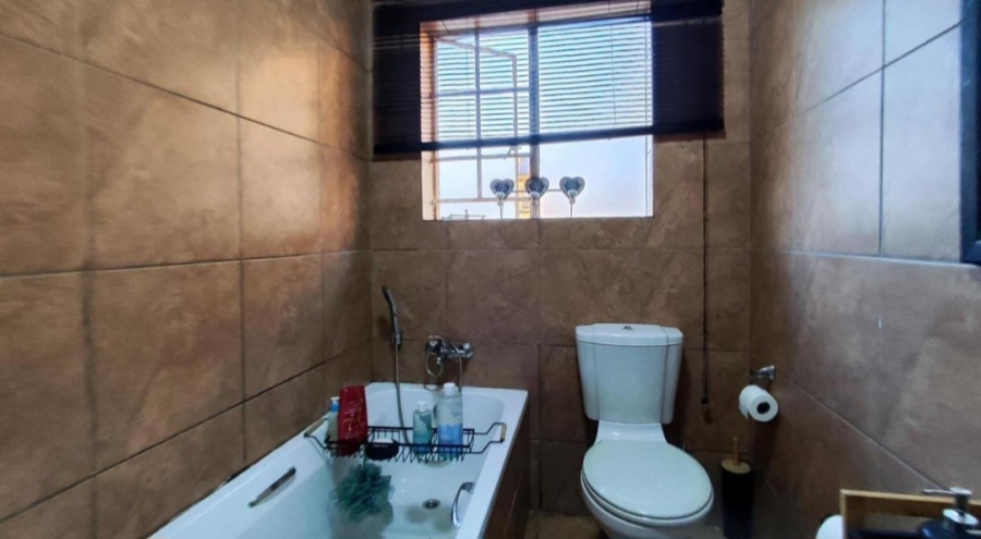 3 Bedroom Property for Sale in Glen Marais Gauteng