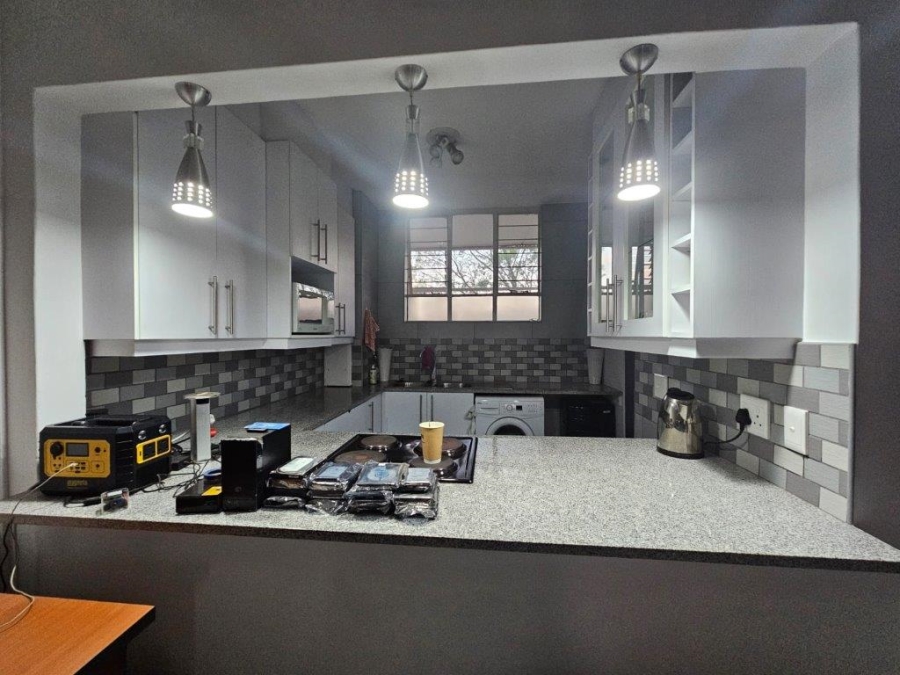 To Let 1 Bedroom Property for Rent in Bedfordview Gauteng