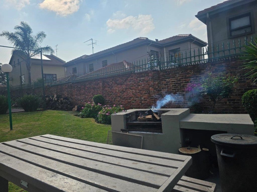 To Let 1 Bedroom Property for Rent in Bedfordview Gauteng