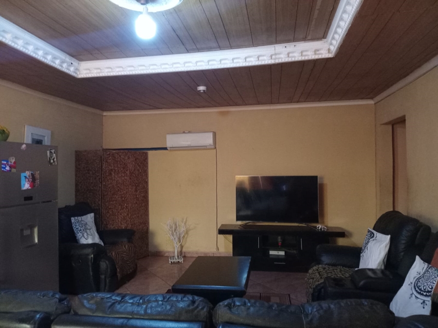 4 Bedroom Property for Sale in Rondebult Gauteng