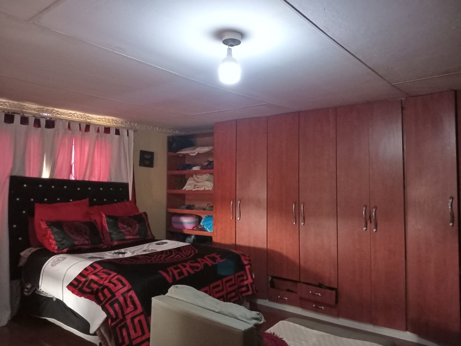 4 Bedroom Property for Sale in Rondebult Gauteng