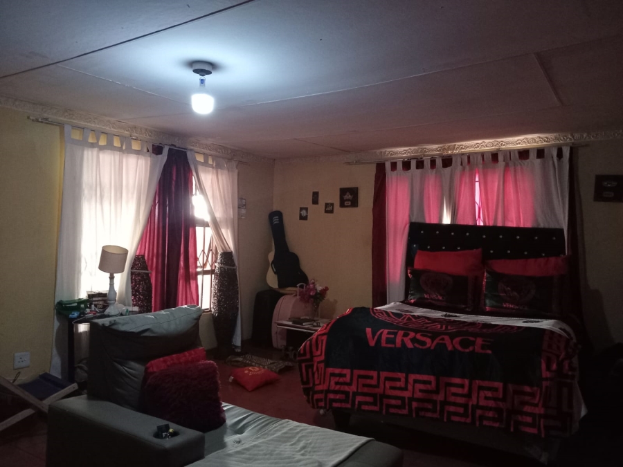 4 Bedroom Property for Sale in Rondebult Gauteng