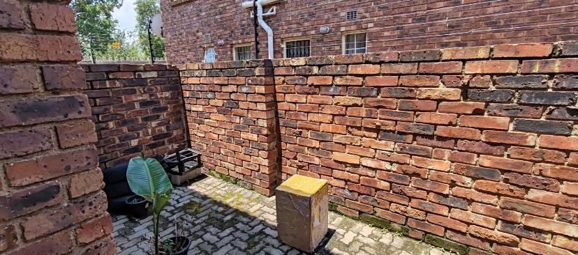 2 Bedroom Property for Sale in Crystal Park Gauteng