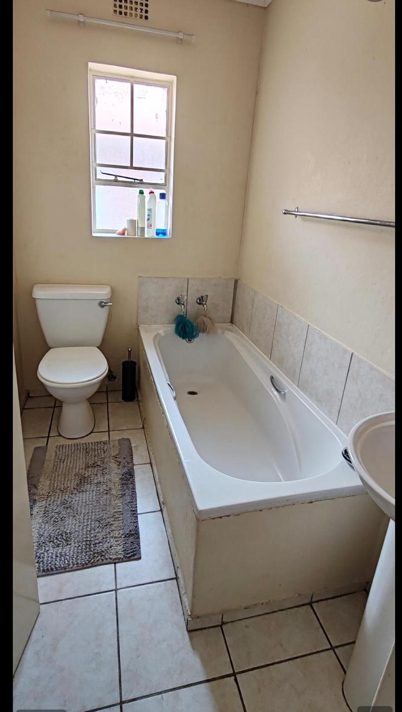 2 Bedroom Property for Sale in Crystal Park Gauteng