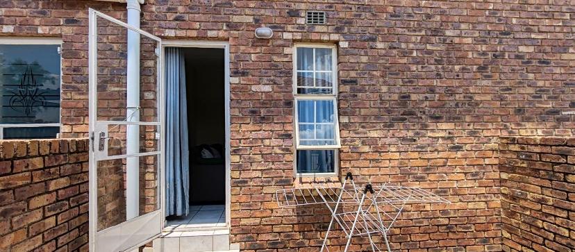 2 Bedroom Property for Sale in Crystal Park Gauteng