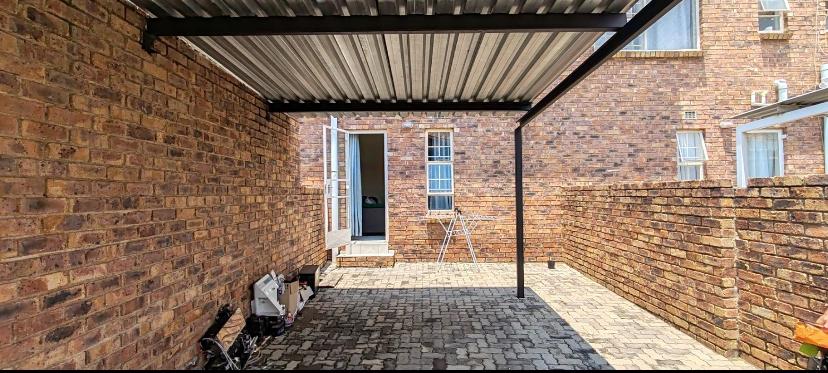 2 Bedroom Property for Sale in Crystal Park Gauteng