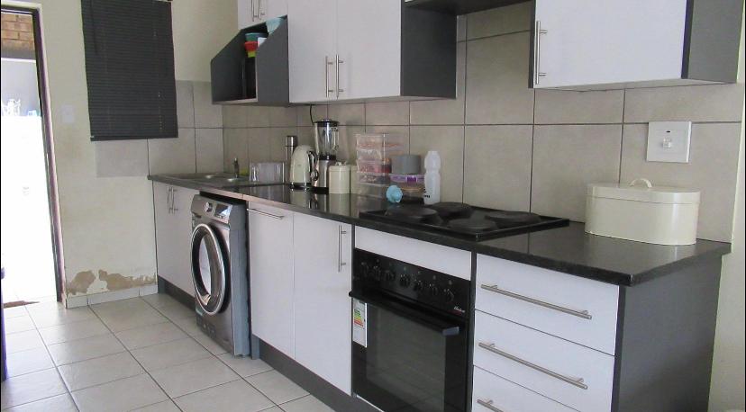 2 Bedroom Property for Sale in Crystal Park Gauteng