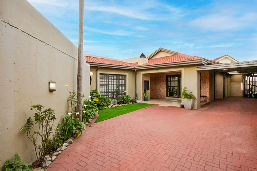 3 Bedroom Property for Sale in Meadowlands East Gauteng