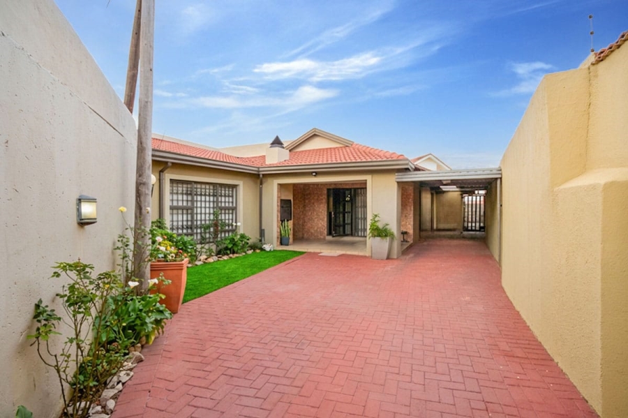 3 Bedroom Property for Sale in Meadowlands East Gauteng