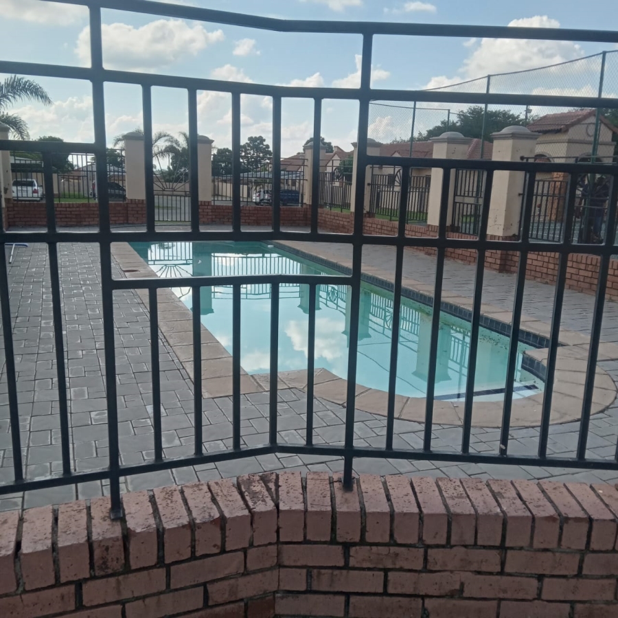 2 Bedroom Property for Sale in Halfway Gardens Gauteng