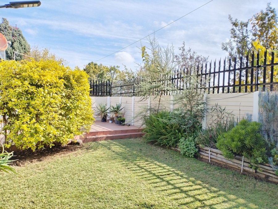 2 Bedroom Property for Sale in Noordwyk Gauteng