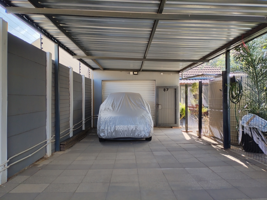 2 Bedroom Property for Sale in Noordwyk Gauteng