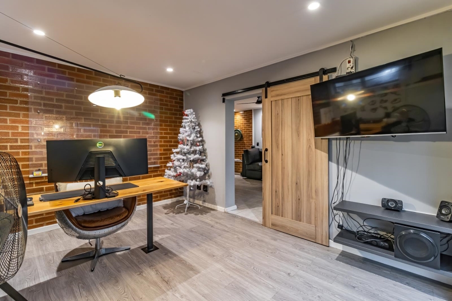 4 Bedroom Property for Sale in Sharonlea Gauteng