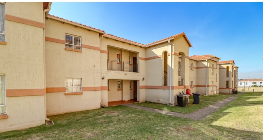 To Let 2 Bedroom Property for Rent in Aeroton Gauteng