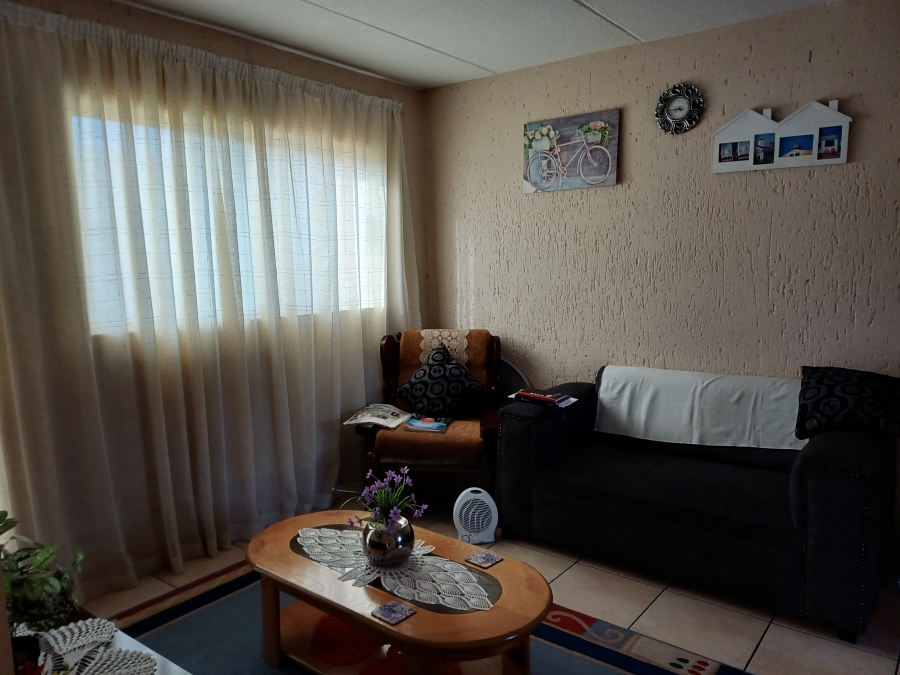 To Let 2 Bedroom Property for Rent in Aeroton Gauteng