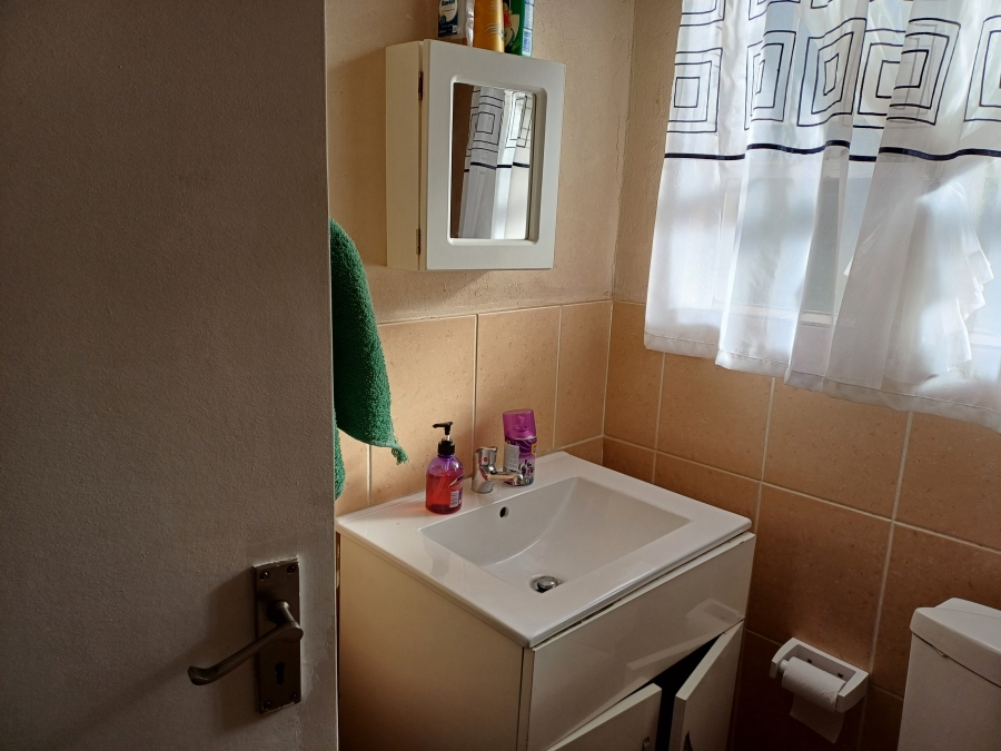 To Let 2 Bedroom Property for Rent in Aeroton Gauteng