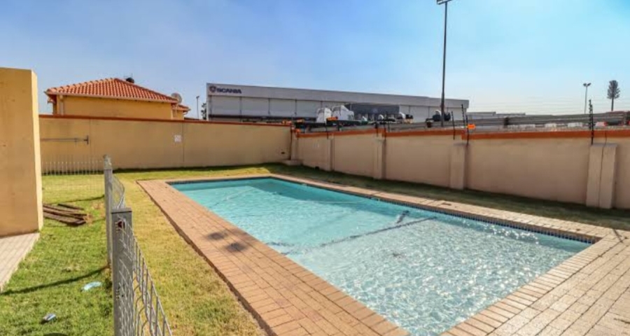 To Let 2 Bedroom Property for Rent in Aeroton Gauteng