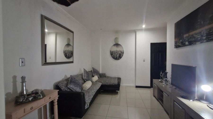 6 Bedroom Property for Sale in Gallo Manor Gauteng