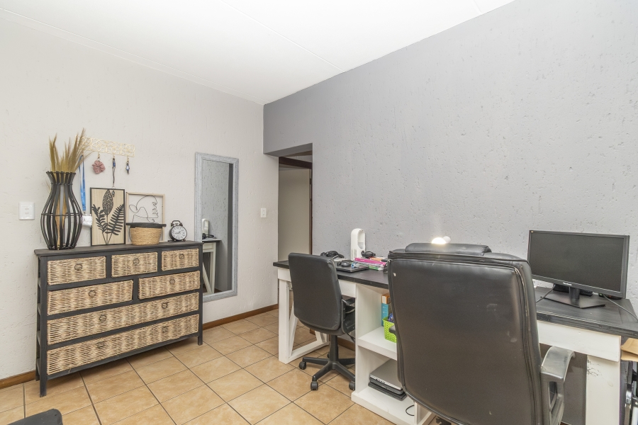 2 Bedroom Property for Sale in Paulshof Gauteng
