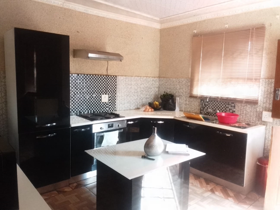 2 Bedroom Property for Sale in Golden Gardens Gauteng