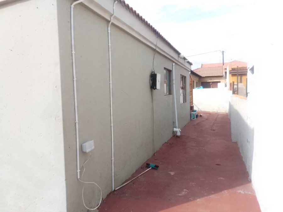 2 Bedroom Property for Sale in Golden Gardens Gauteng