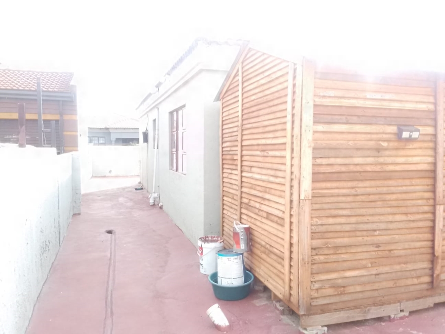 2 Bedroom Property for Sale in Golden Gardens Gauteng