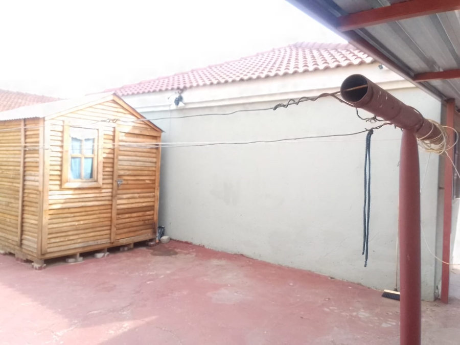 2 Bedroom Property for Sale in Golden Gardens Gauteng