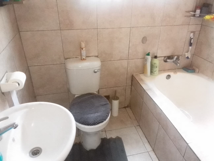 2 Bedroom Property for Sale in Golden Gardens Gauteng
