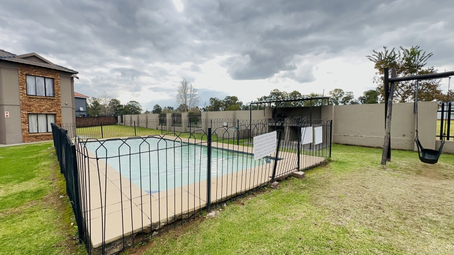 2 Bedroom Property for Sale in Helderwyk Gauteng
