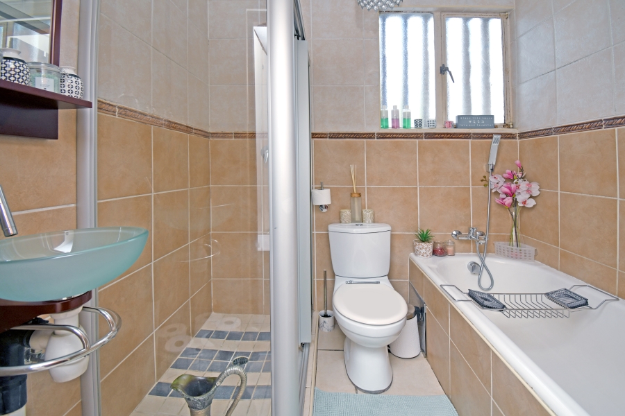 3 Bedroom Property for Sale in Fairland Gauteng