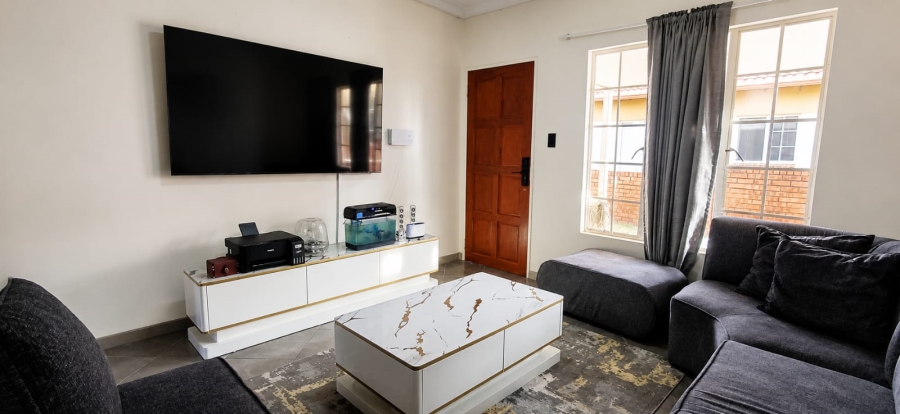 2 Bedroom Property for Sale in The Reeds Gauteng