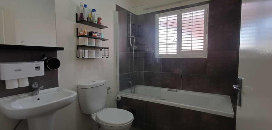 2 Bedroom Property for Sale in The Reeds Gauteng