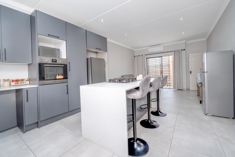 2 Bedroom Property for Sale in Bryanston Gauteng