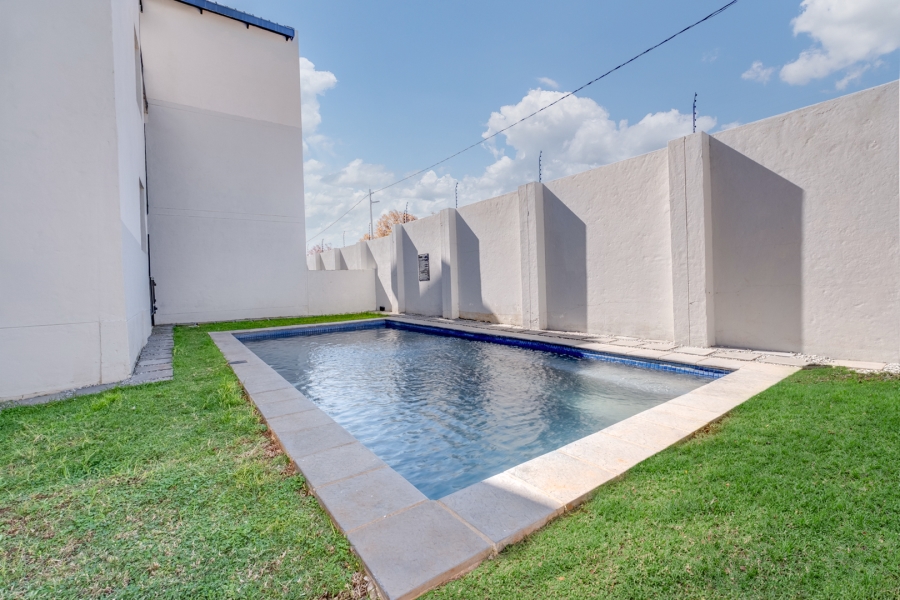 2 Bedroom Property for Sale in Bryanston Gauteng