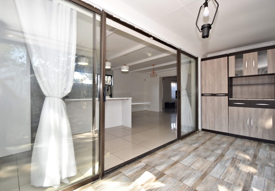 4 Bedroom Property for Sale in Bromhof Gauteng