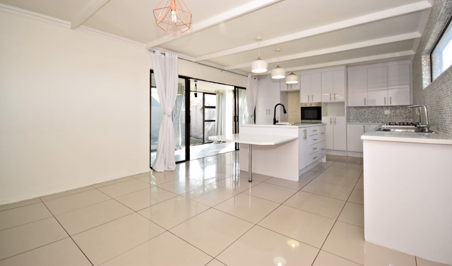 4 Bedroom Property for Sale in Bromhof Gauteng