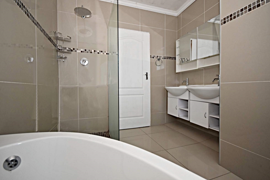 4 Bedroom Property for Sale in Bromhof Gauteng
