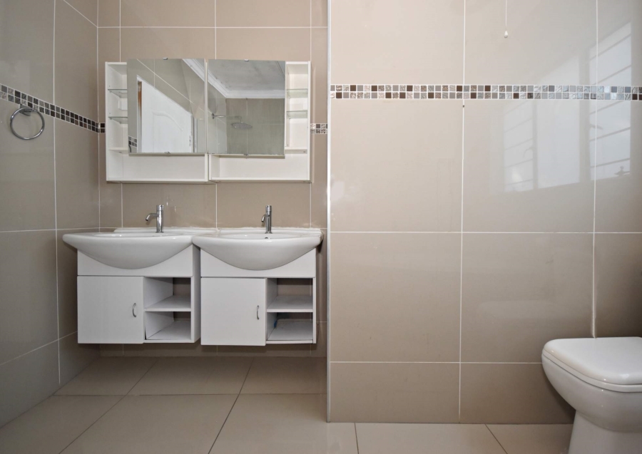 4 Bedroom Property for Sale in Bromhof Gauteng