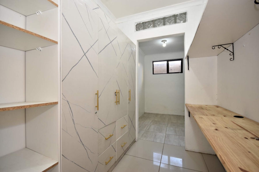 4 Bedroom Property for Sale in Bromhof Gauteng
