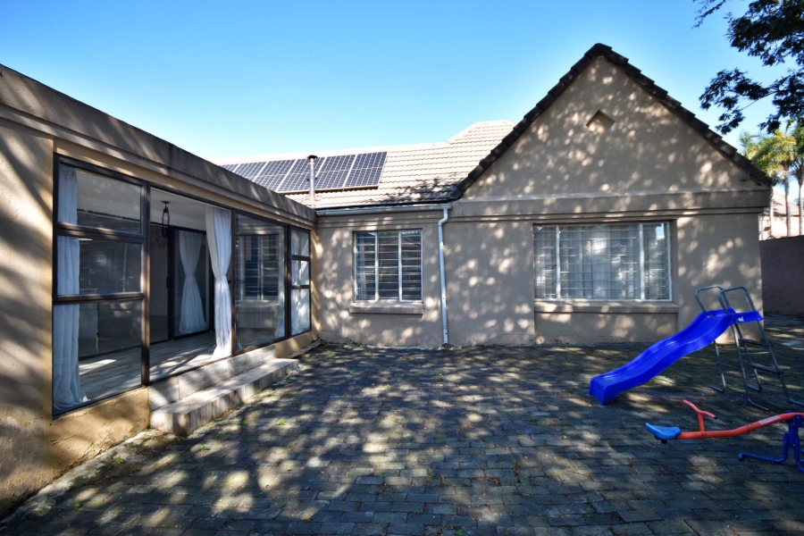 4 Bedroom Property for Sale in Bromhof Gauteng