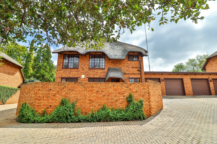 3 Bedroom Property for Sale in Faerie Glen Gauteng
