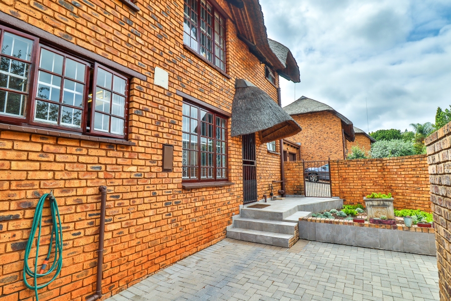 3 Bedroom Property for Sale in Faerie Glen Gauteng