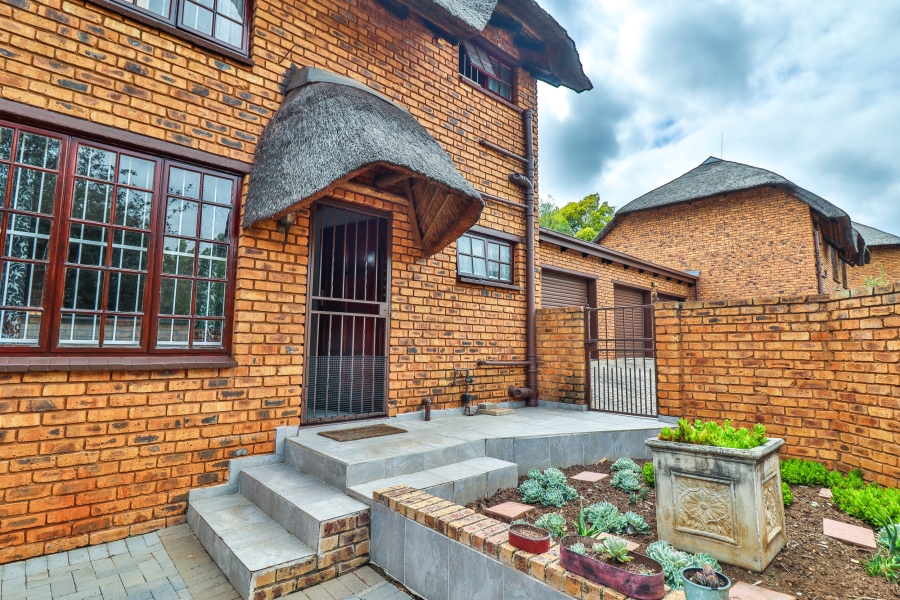 3 Bedroom Property for Sale in Faerie Glen Gauteng