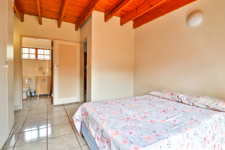3 Bedroom Property for Sale in Faerie Glen Gauteng