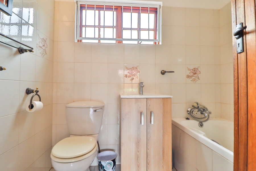 3 Bedroom Property for Sale in Faerie Glen Gauteng