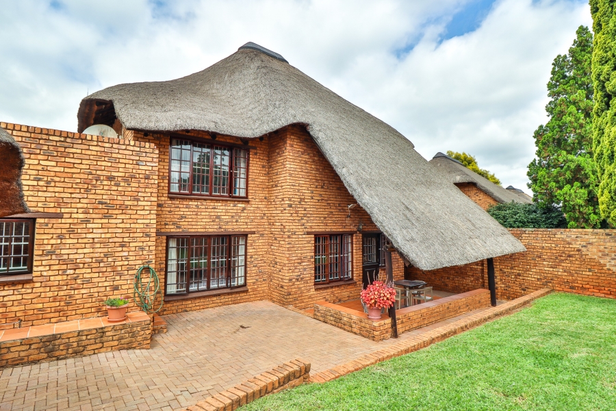 3 Bedroom Property for Sale in Faerie Glen Gauteng