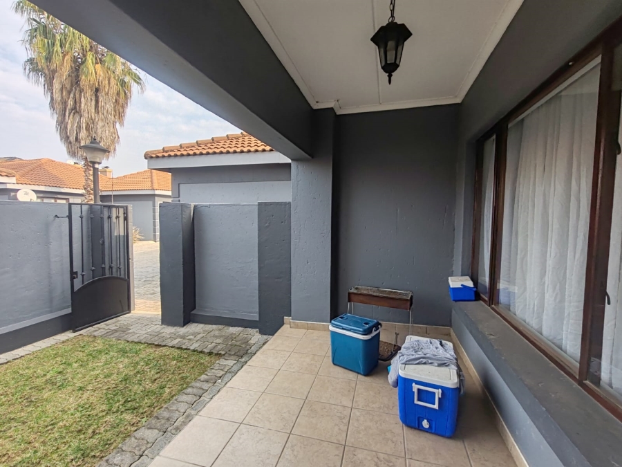 To Let 3 Bedroom Property for Rent in Helderwyk Gauteng