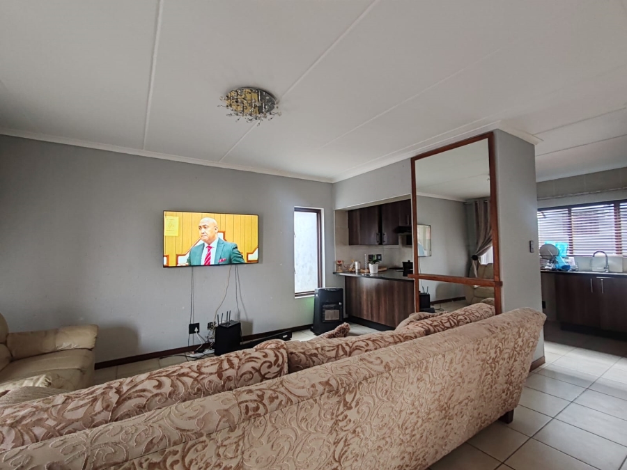 To Let 3 Bedroom Property for Rent in Helderwyk Gauteng