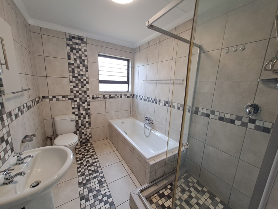 3 Bedroom Property for Sale in Three Rivers Gauteng